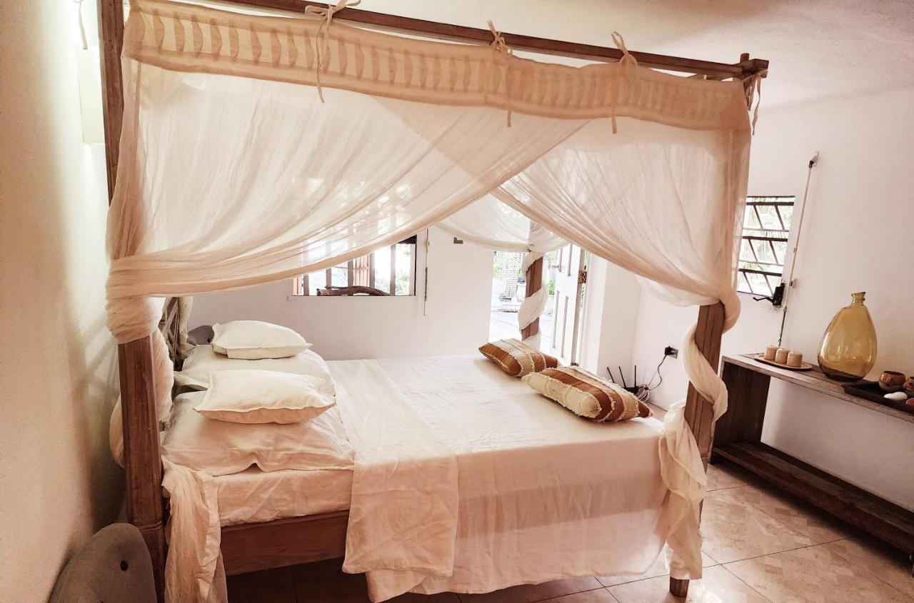 Perle Stone Studio- Bed And Breakfast Bahía de Simpson Exterior foto